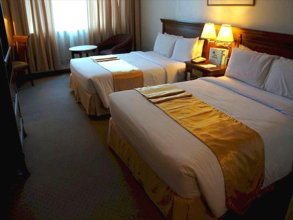 Tiara Oriental Hotel Makati City Exterior photo
